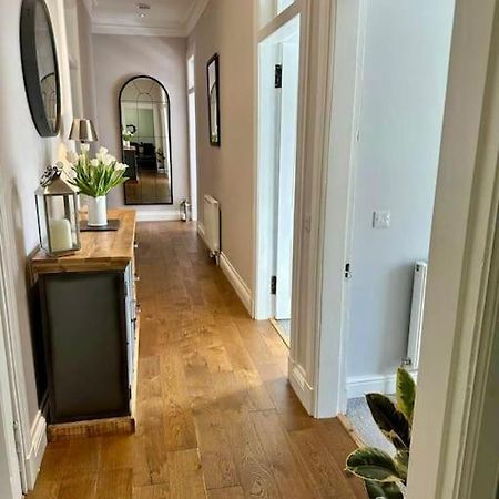 Beautiful Spacious Apartment In Town Centre 奥本 外观 照片