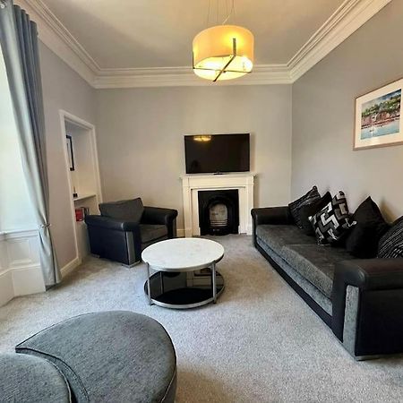 Beautiful Spacious Apartment In Town Centre 奥本 外观 照片