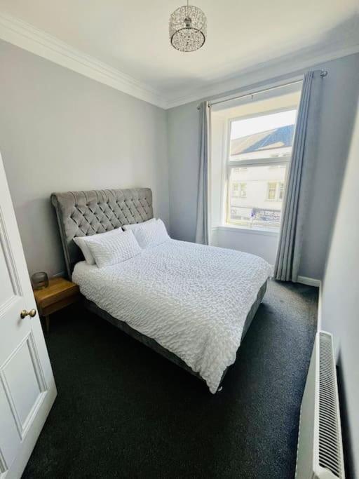 Beautiful Spacious Apartment In Town Centre 奥本 外观 照片
