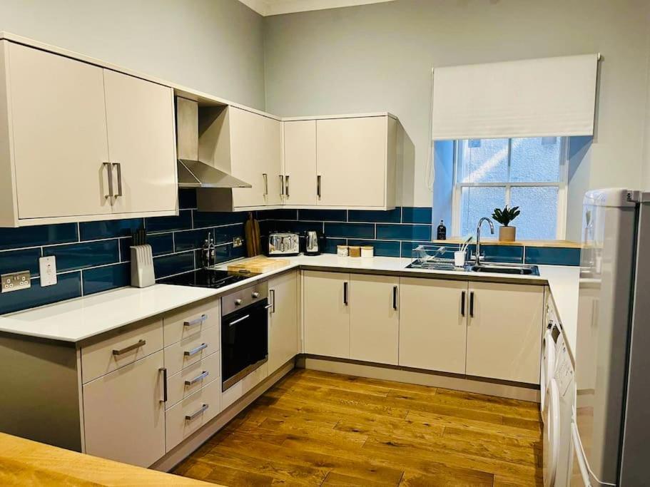 Beautiful Spacious Apartment In Town Centre 奥本 外观 照片