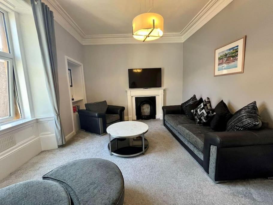 Beautiful Spacious Apartment In Town Centre 奥本 外观 照片